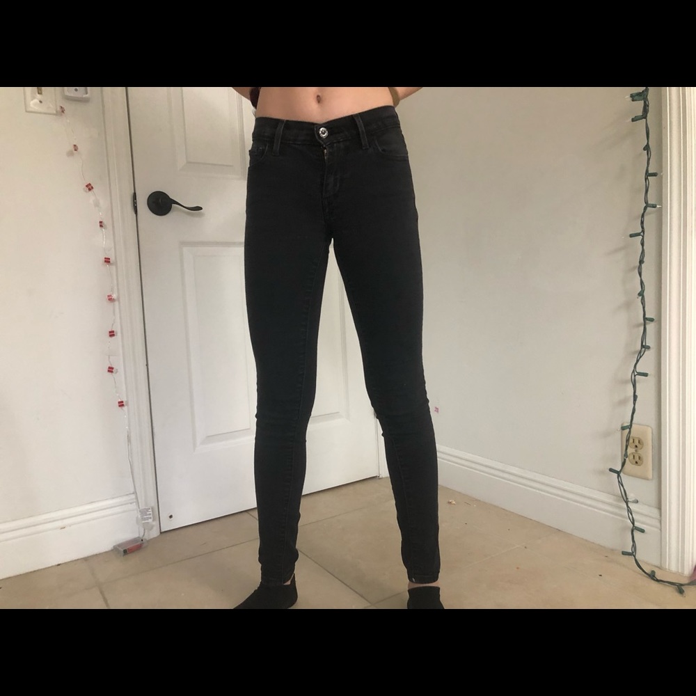 Black Levi’s skinny jeans